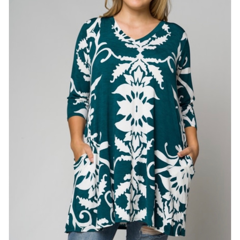 PLUS SIZE- The Corrine Tunic- green ivory tunic - Picture 2 of 9